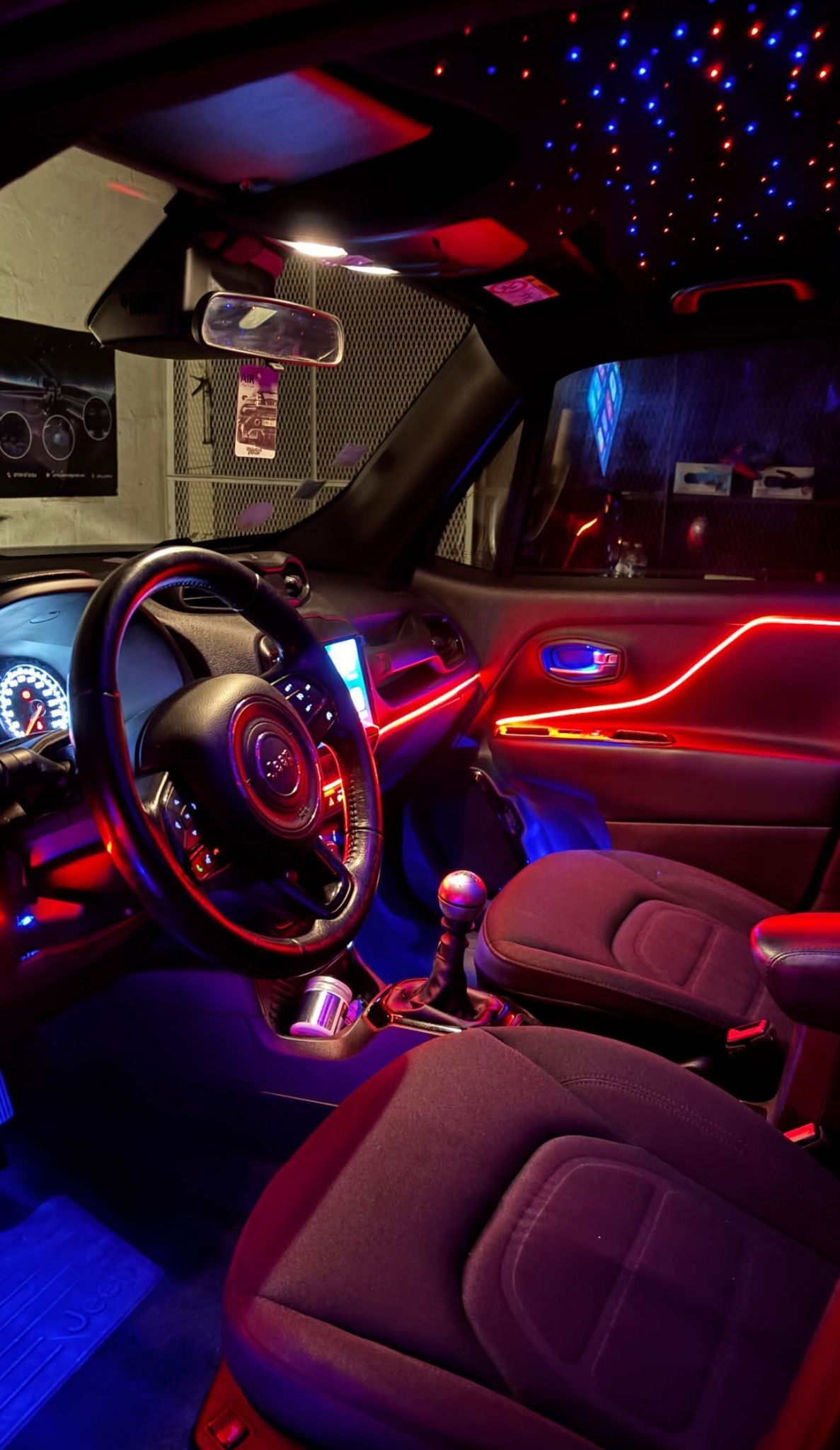 Jeep Renegade avec ciel étoilé installé par AZM Custom